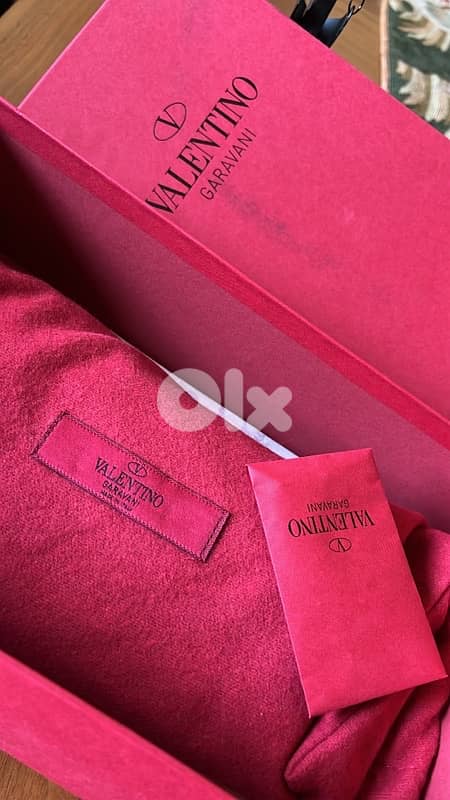 VALENTINO LIKE NEW 2
