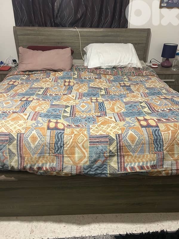 lit double avec deux tables de nuit ( matelas compris) 0