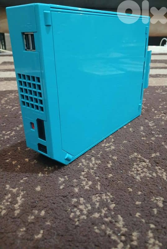 Nintendo Wii light blue 2