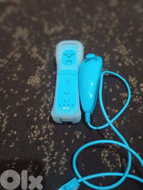 Nintendo Wii light blue 4