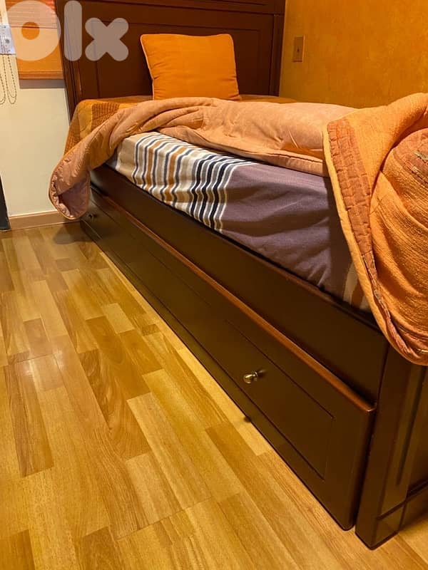 bed room used like new 4