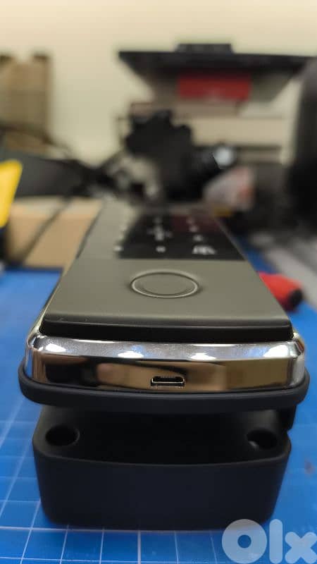 fingerprint and code glass door lock 0