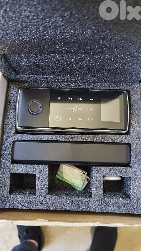 fingerprint and code glass door lock 1