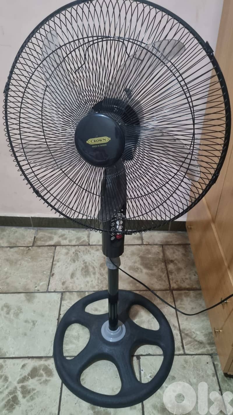Crown 18" stand fan 0