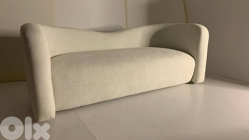 Daphne Sofa 1