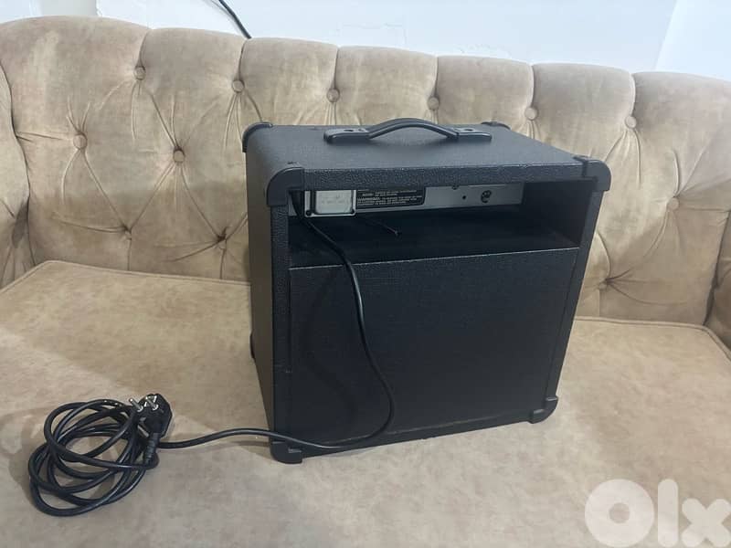 Crate bass guitar amp 2