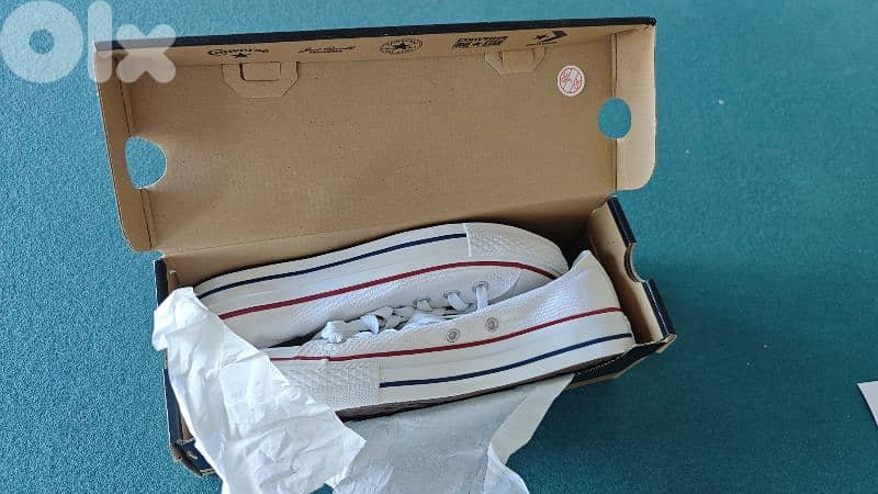 converse women new with tags 39.5 2