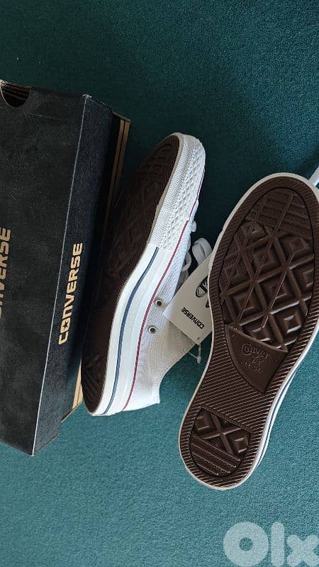 converse women new with tags 39.5 3