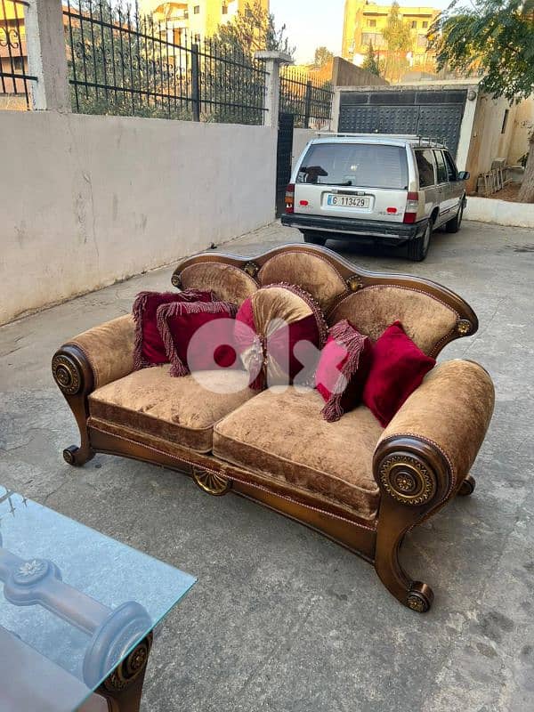 طقم كنبايات حفر ملكي خشب زان اربع قطع وطاولة 1