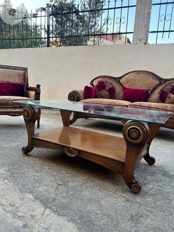 طقم كنبايات حفر ملكي خشب زان اربع قطع وطاولة 3