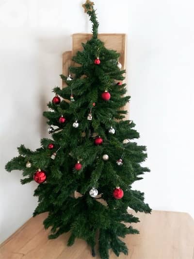 6 ft Christmas Tree (183 cm)