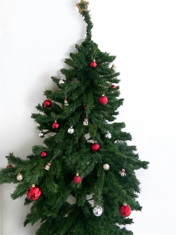 6 ft Christmas Tree (183 cm) 1