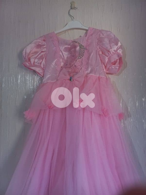 فستان عمر٧،٨ للبيع 0