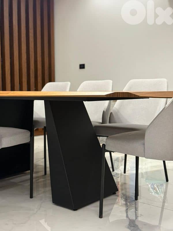 Dining Table + Chandelier 3