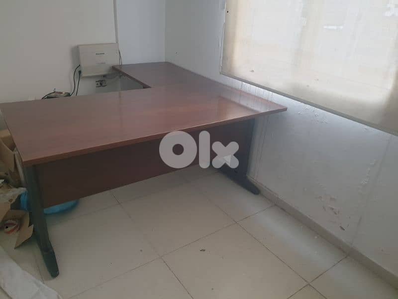 office furniture in good condition 1