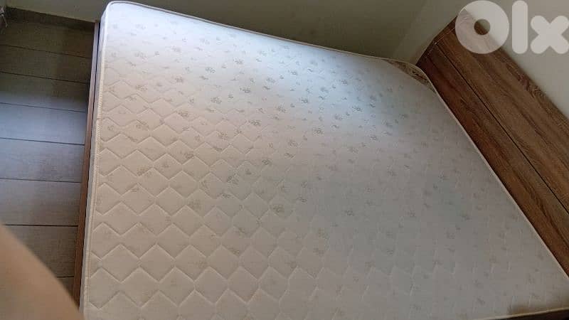 bed mattress 0