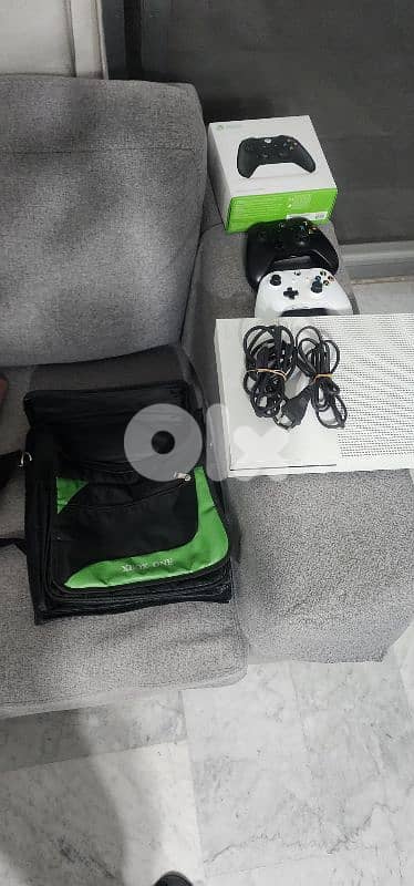 Xbox one s mesta3mle marten ma3 masekten originale w chanta originale 0