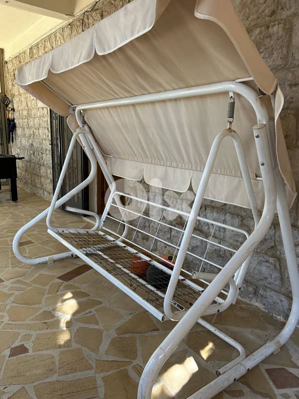 Three-Seater Swing 1