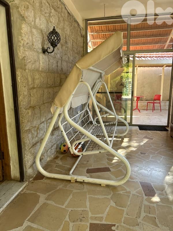 Three-Seater Swing 2