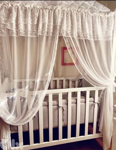 غرفة بيبي بحلة جيدة التخت جديد مع الفرشة غير مستعمل وخزانة وكومد