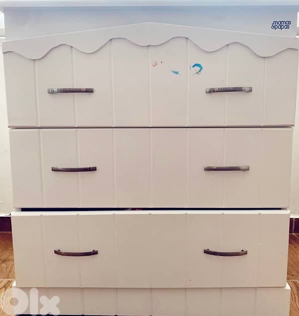 غرفة بيبي بحلة جيدة التخت جديد مع الفرشة غير مستعمل وخزانة وكومد 2