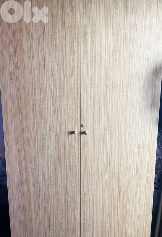 تخت وخزانة بحالة جيدة 0