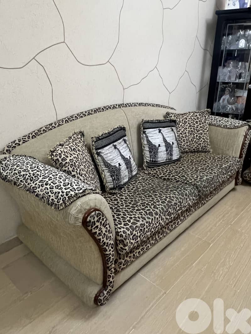 Full Living Room Furniture Package. Excellent Condition, Ready to Use 1