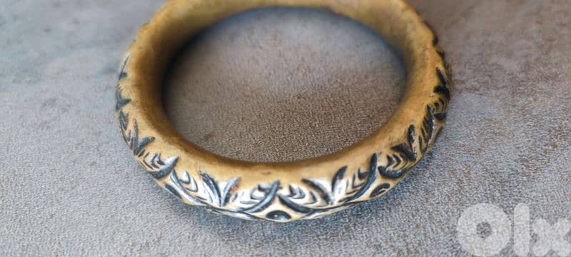 vintage hand carved bangle 1