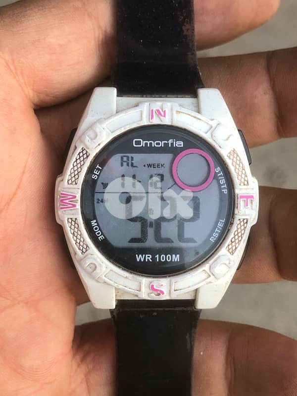 اي ساعه ٩$ 16