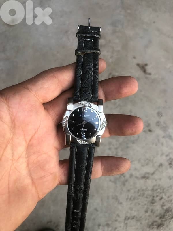 اي ساعه ٩$ 17