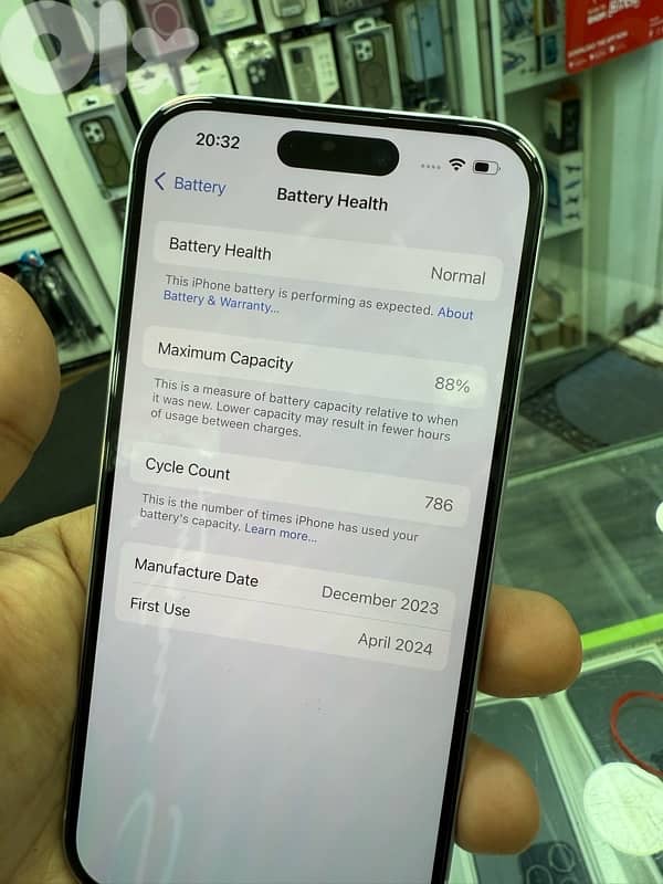 iphone 15  256g like new still water resistant 3