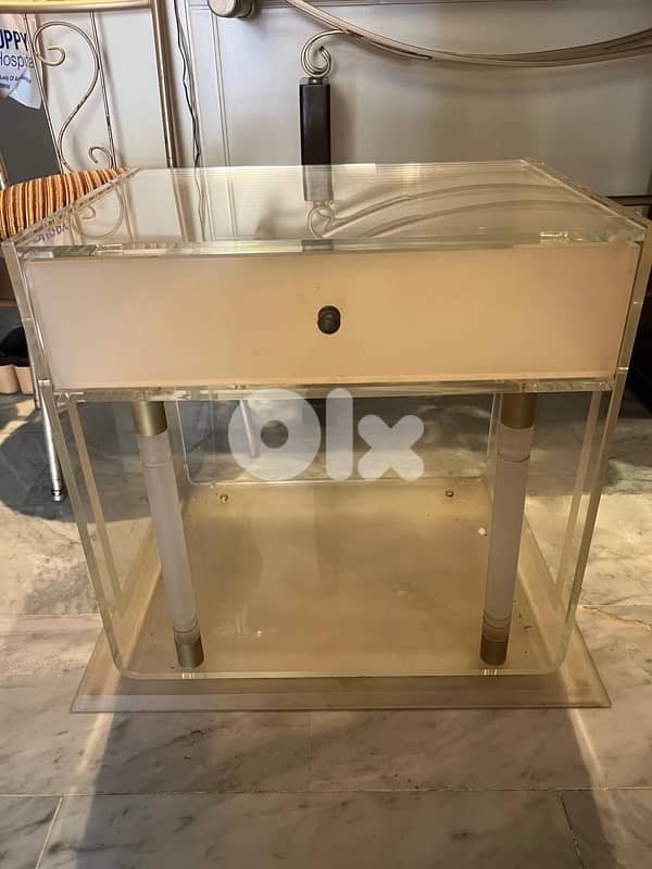 Acrylic nightstand 0