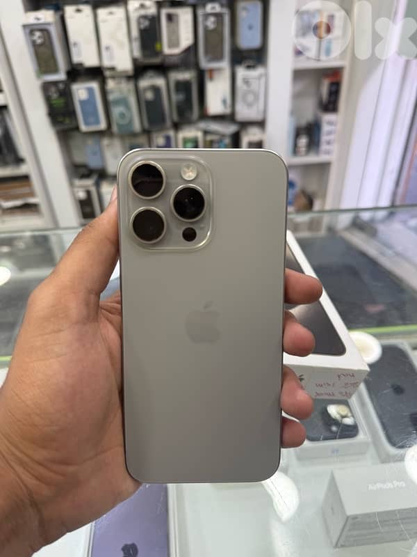 15 pro max 256g dark natural like new still water resistant 2