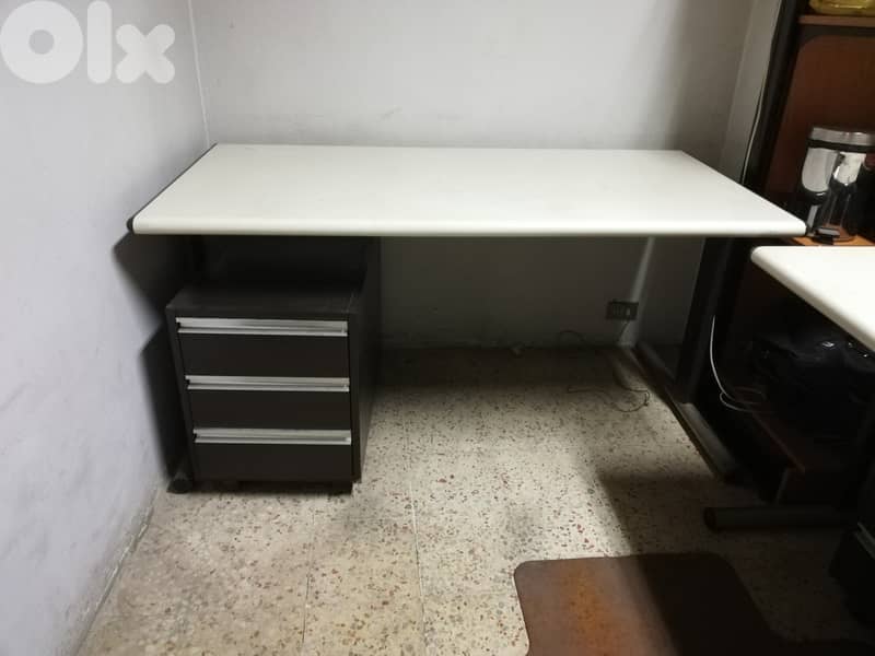 Office desks with drawer sets for sale 1
