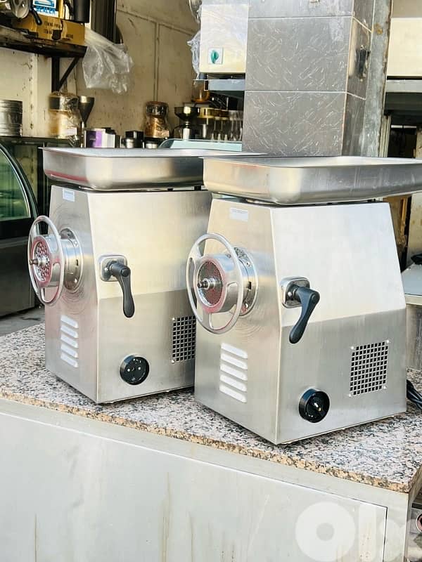 مكنات لحمة 32ايطالي فامة موديل جديد بلازيت كفالة سنة 2