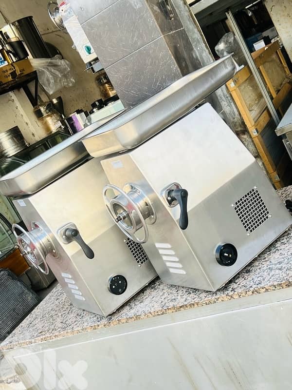 مكنات لحمة 32ايطالي فامة موديل جديد بلازيت كفالة سنة 3