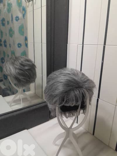 Short Wig grey hair very good condition like new