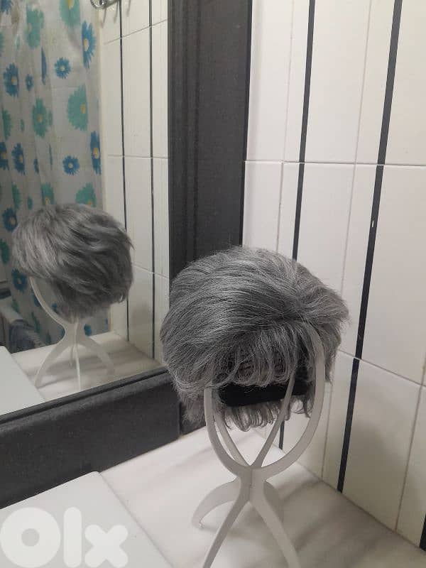 Short Wig grey hair very good condition like new 0