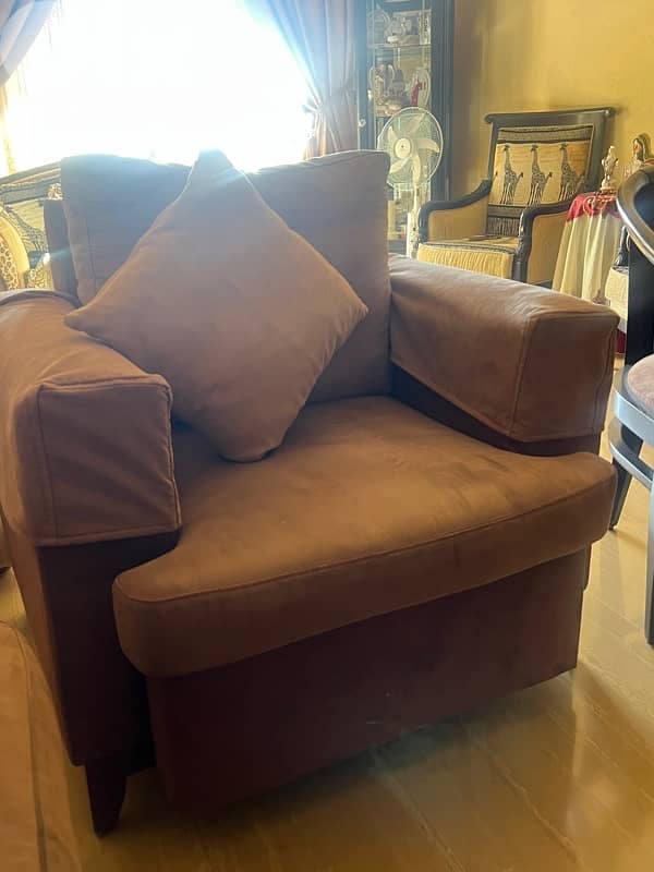 Living Room Furniture Set – Like New Condition 0