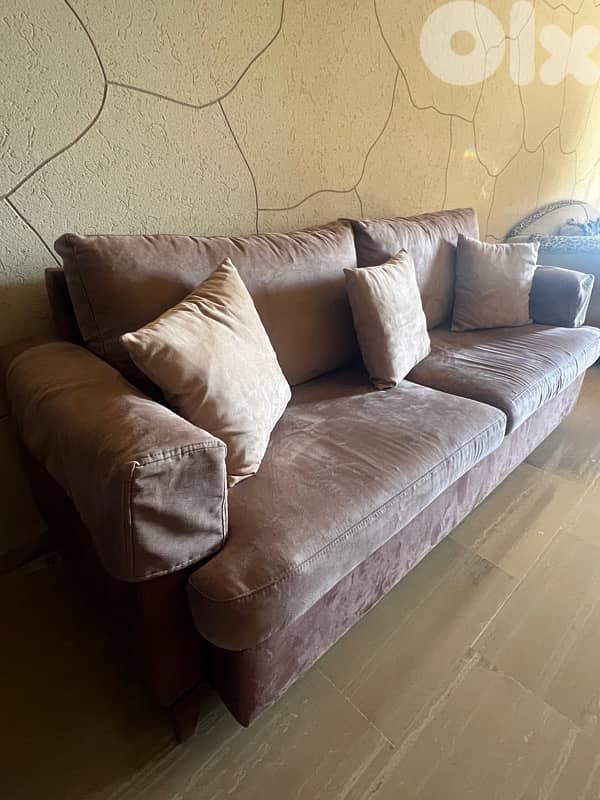 Living Room Furniture Set – Like New Condition 1