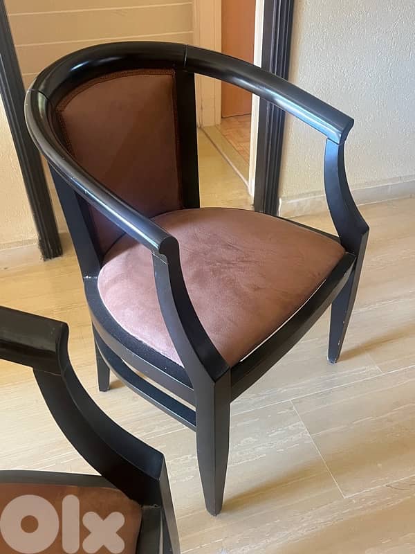 Living Room Furniture Set – Like New Condition 2