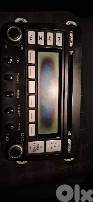 Volkswagen Golf MK5 (2007) factory radio 1