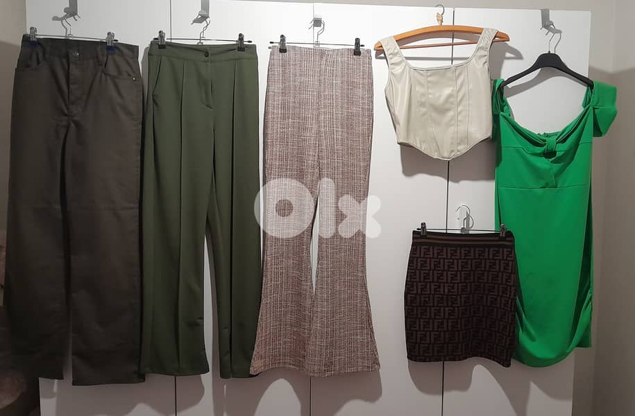 117 Pieces: Lot of Women Clothing, Shoes, and Accessories for Sale 5