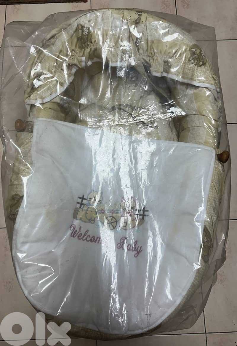 Porte bébé/car seat/high chair/baby bath/pot all like new 3