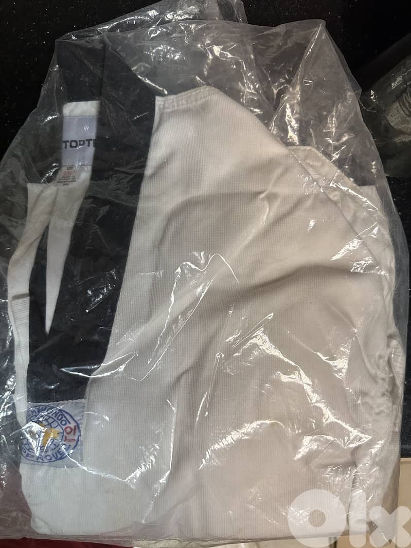 Taekwondo uniform and helmet 1