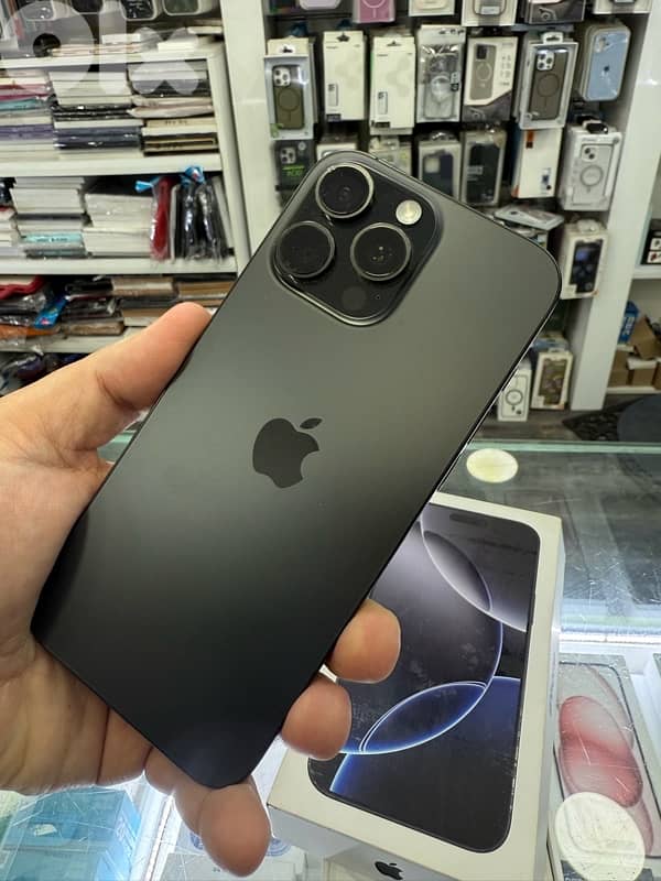 16 pro max 512g black like new 0 acratch 1