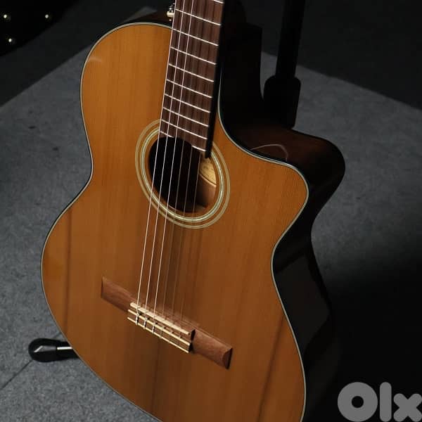 Fender CN-140SCE Thin-Body Electro-Classical Guitar 1