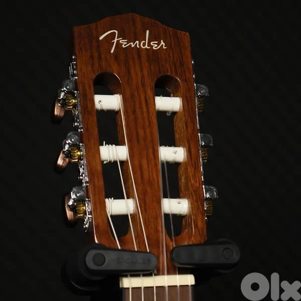 Fender CN-140SCE Thin-Body Electro-Classical Guitar 2