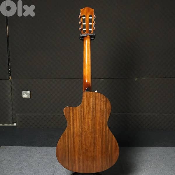 Fender CN-140SCE Thin-Body Electro-Classical Guitar 5