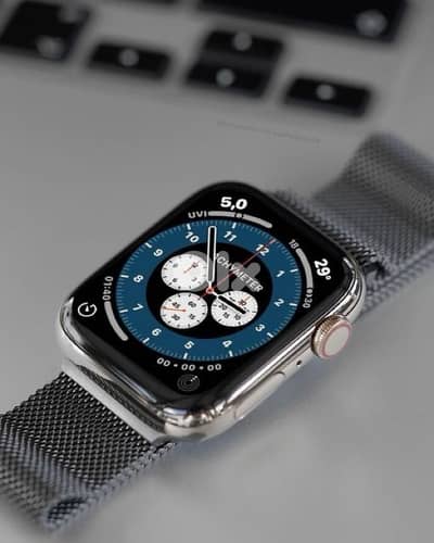 Apple Watch stainless ( Apple Store UK )